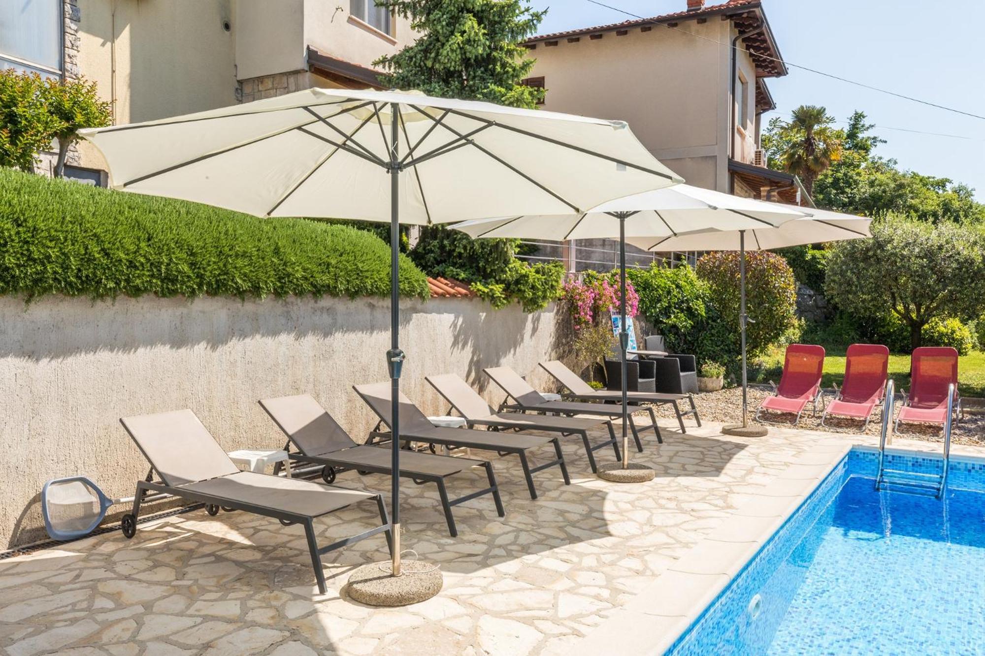 Apartments Dorijan With Pool Matulji Bagian luar foto