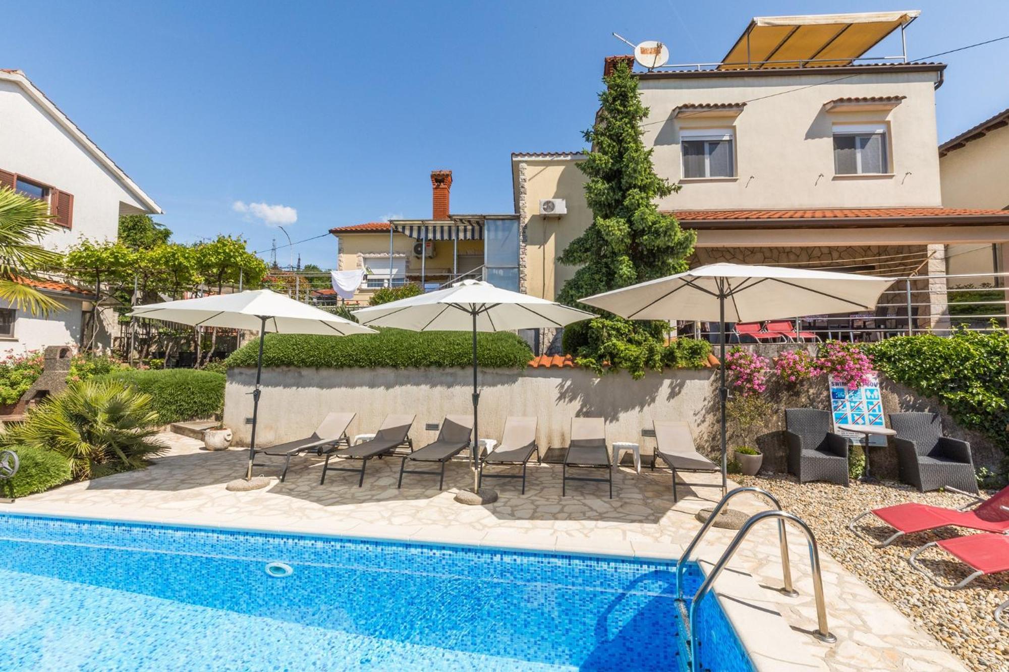 Apartments Dorijan With Pool Matulji Bagian luar foto