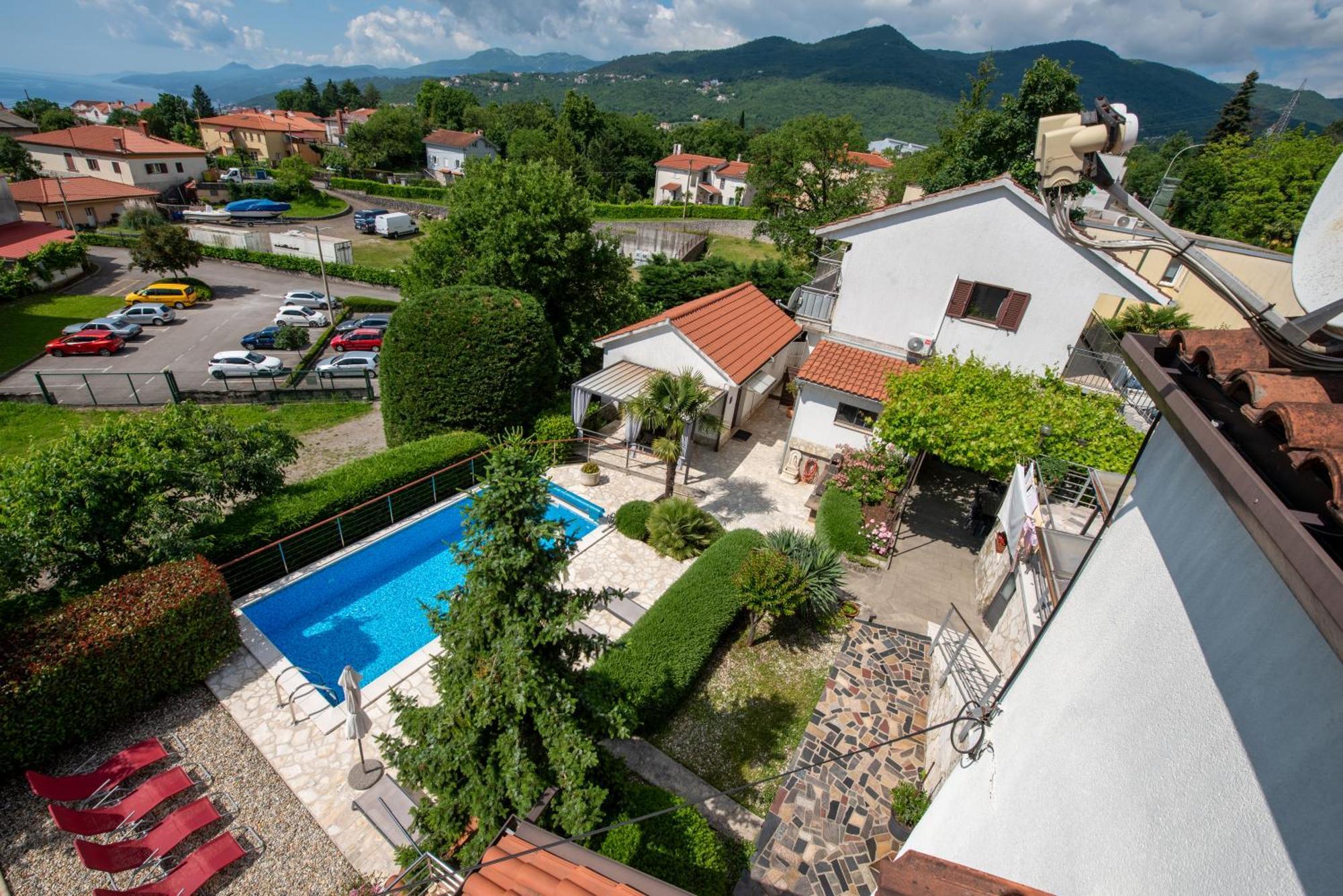 Apartments Dorijan With Pool Matulji Bagian luar foto