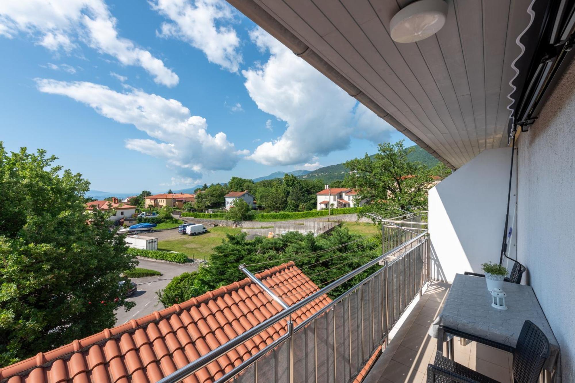 Apartments Dorijan With Pool Matulji Ruang foto